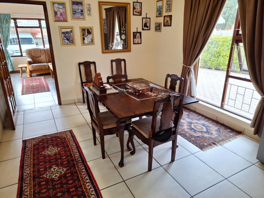 6 Bedroom Property for Sale in Bayview Western Cape